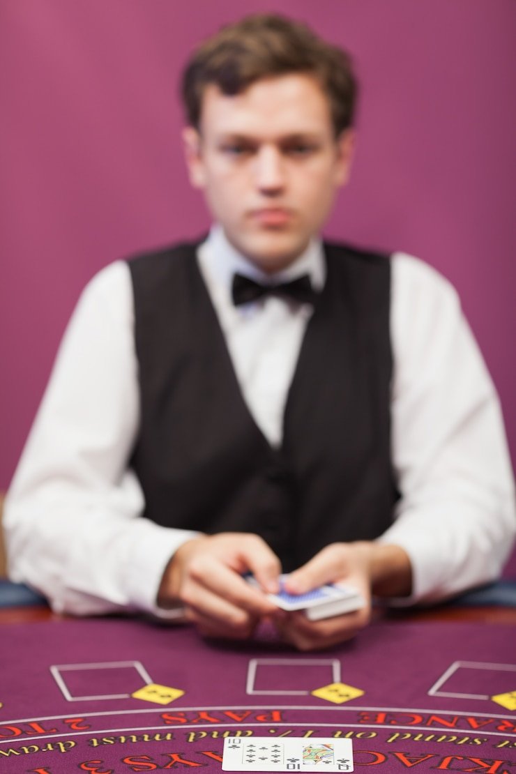 Layar aplikasi owltoto menampilkan pasar Liga 1 dan live dealer